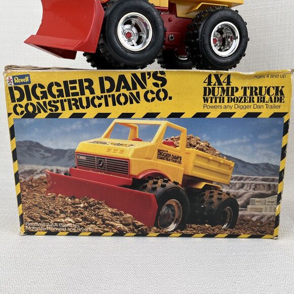 1984 Revell Digger Dan's Construction 4x4 Dump Truck Dozer Blade-  Works!‎ Rare! - Picture 2 of 16